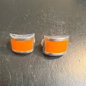 ONE PRE-OWNED 1” PAIR OF GOLDTONE AND ORANGE ENAMEL CLIP ON EARRINGS CTM1